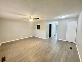 910 E Quincy St - Photo 1 of 1