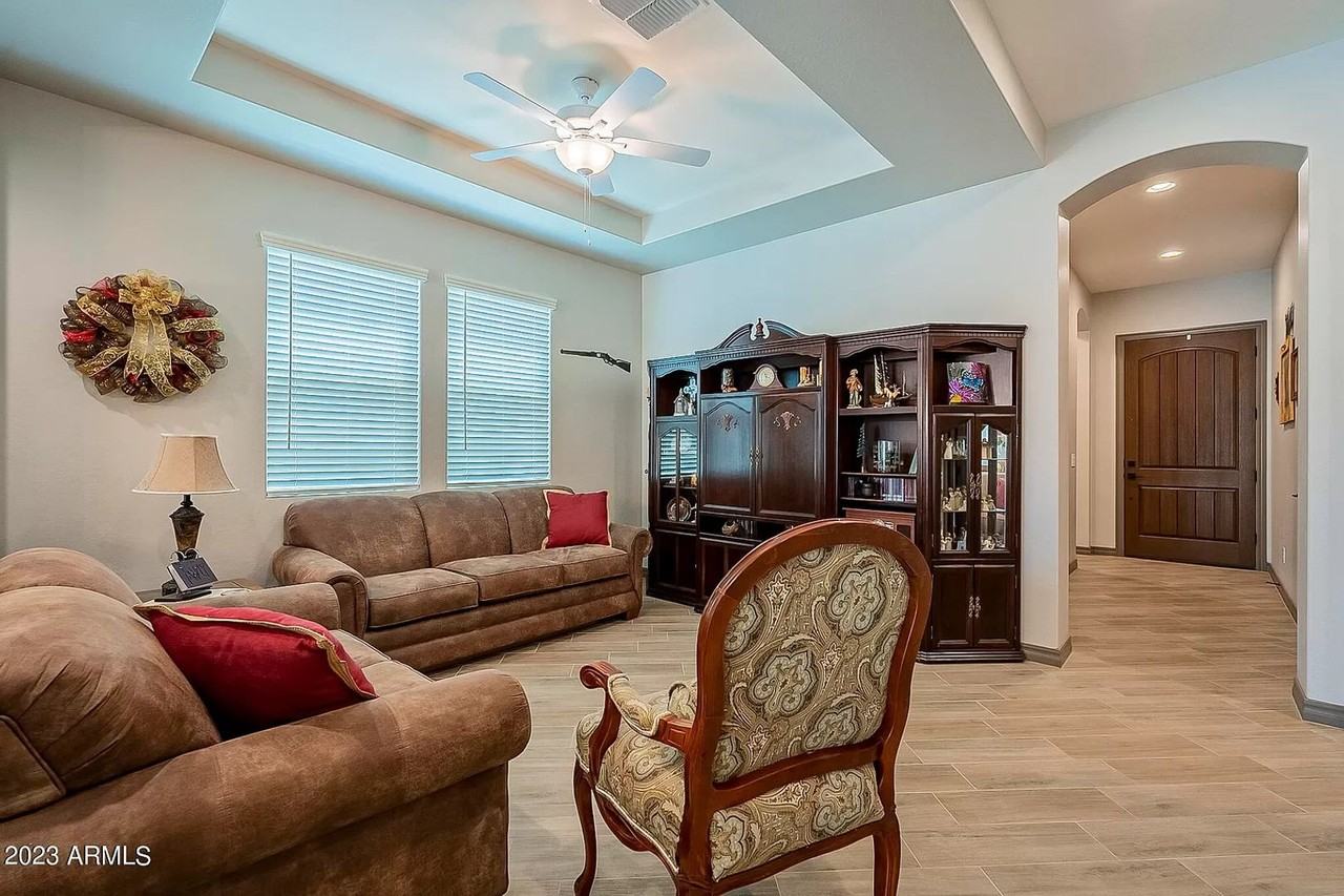 3924 Gilbert Avenue - Photo 3 of 32