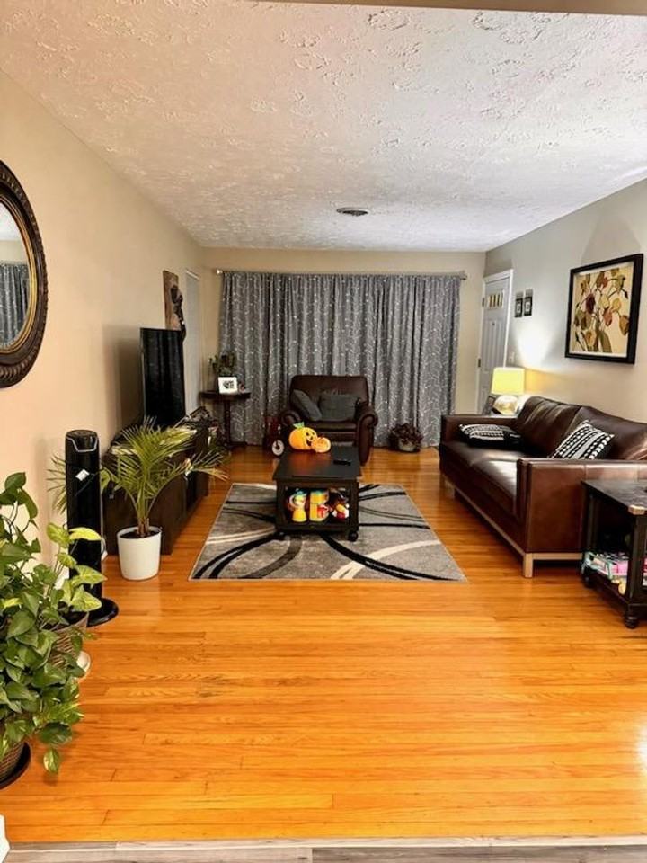 326 Redwood St - Photo 2 of 11