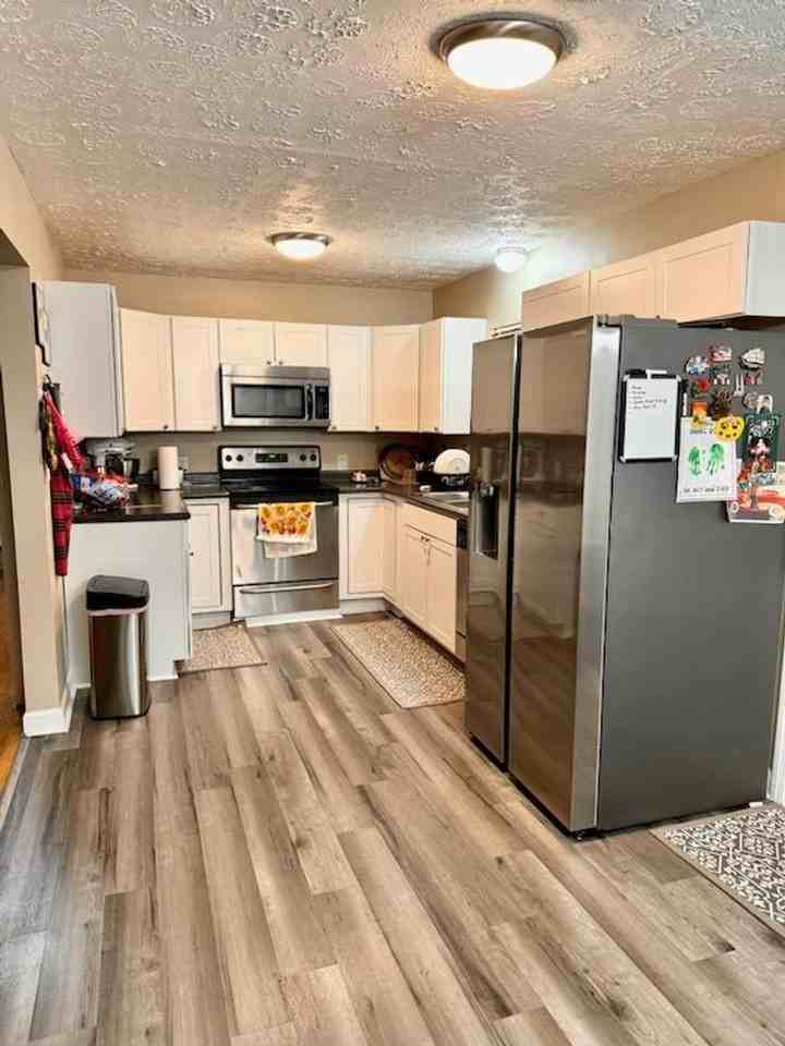 326 Redwood St - Photo 4 of 11