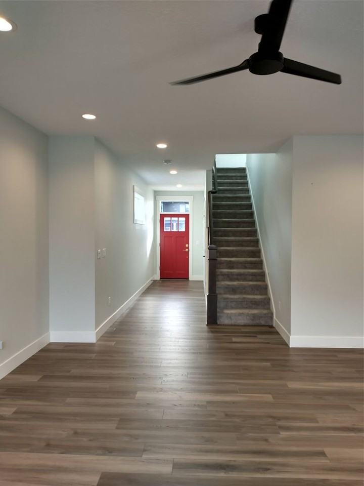 1021 Keystone Loop Northeast - Photo 2 of 26