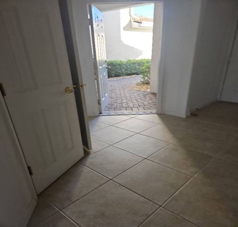 1410 Tiffany Ln #2503 - Photo 4 of 38