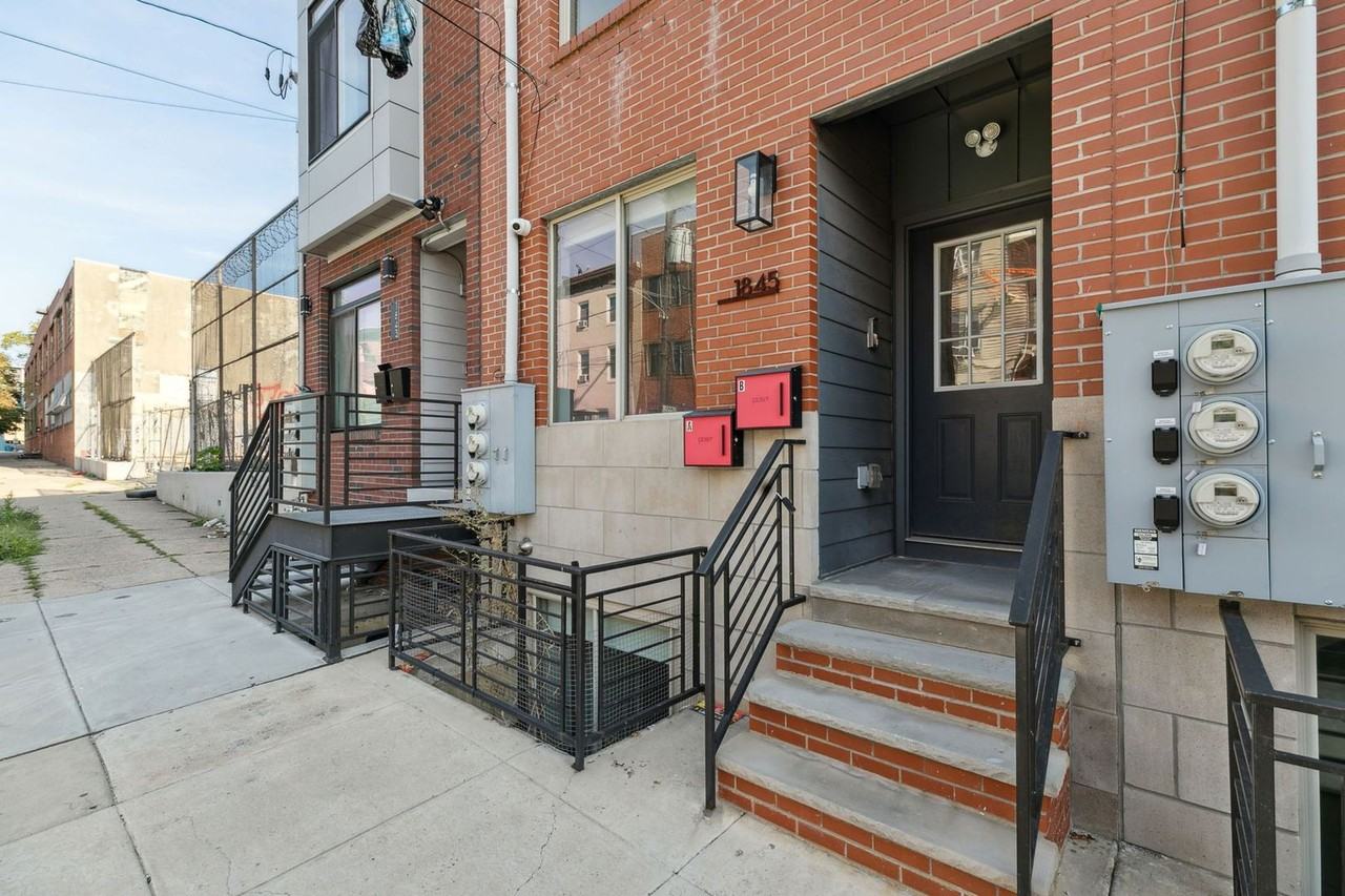 1845 E Huntingdon St - Photo 4 of 50