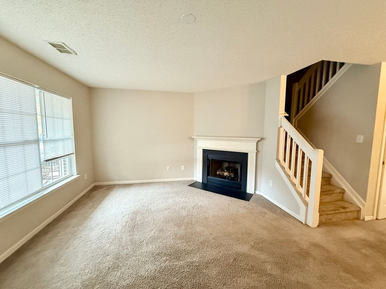 5731 Cougar Ln - Photo 3 of 16