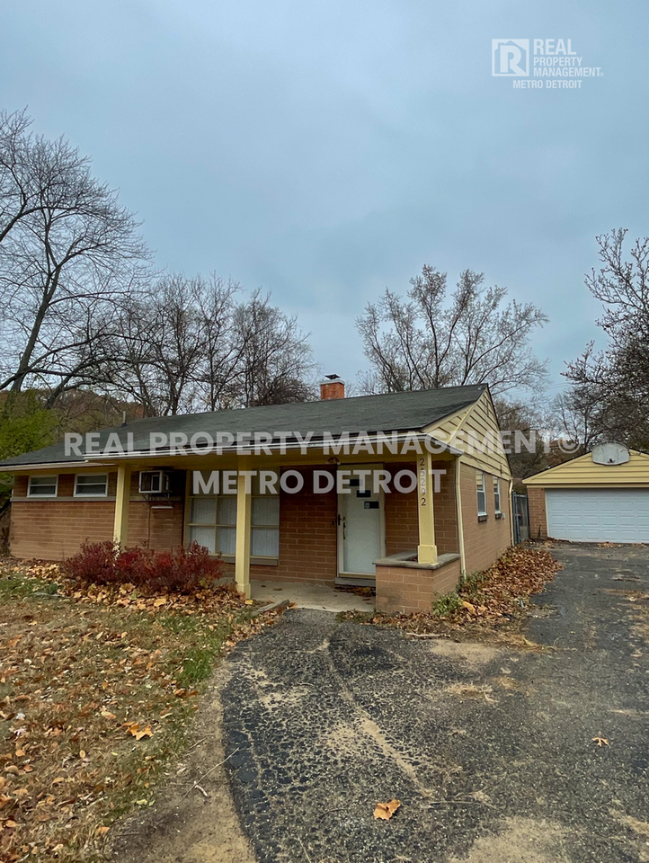 25292 Orchard Grove St - Photo 3 of 20