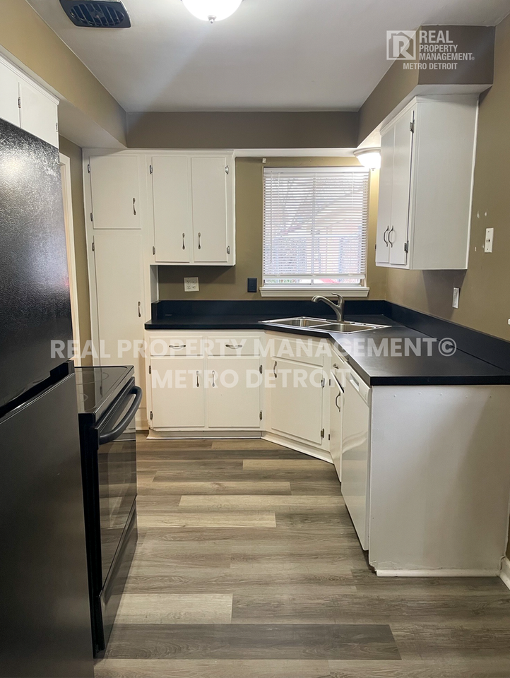 25292 Orchard Grove St - Photo 7 of 20