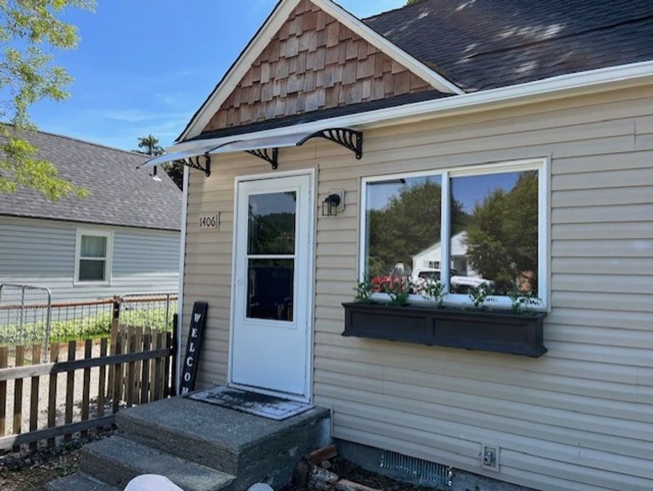 1406 East Montana Avenue - Photo 2 of 2