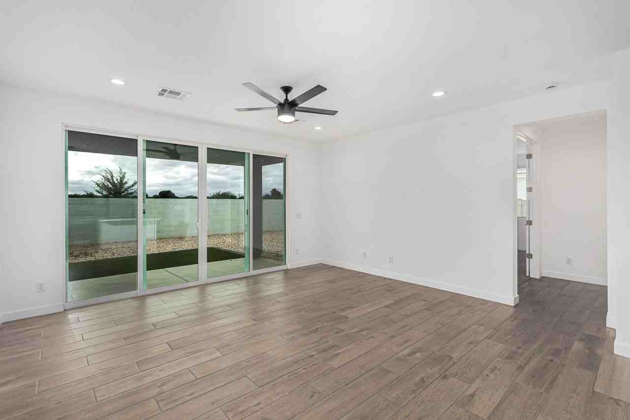 305 E Leland Rd - Photo 3 of 28