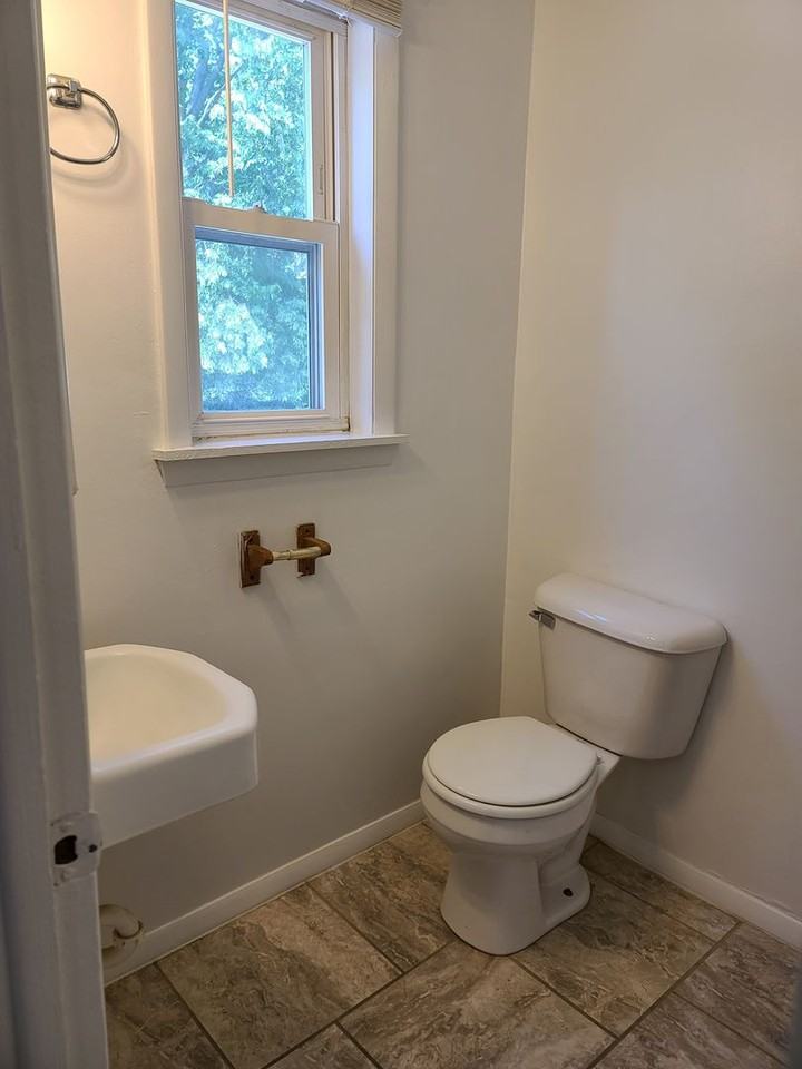 311 S Prairie St - Photo 2 of 8