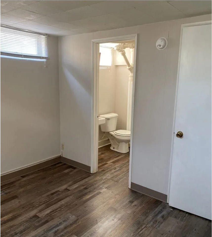 605 W University Ave - Photo 6 of 7