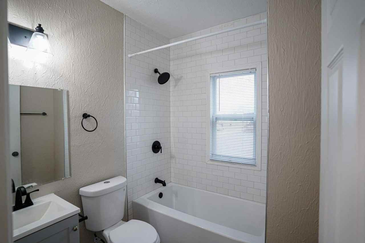 6015 Garland St - Photo 6 of 8