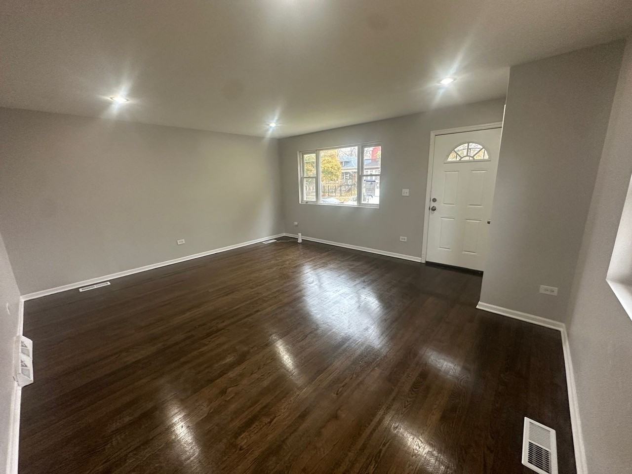 11350 S Aberdeen St - Photo 2 of 12