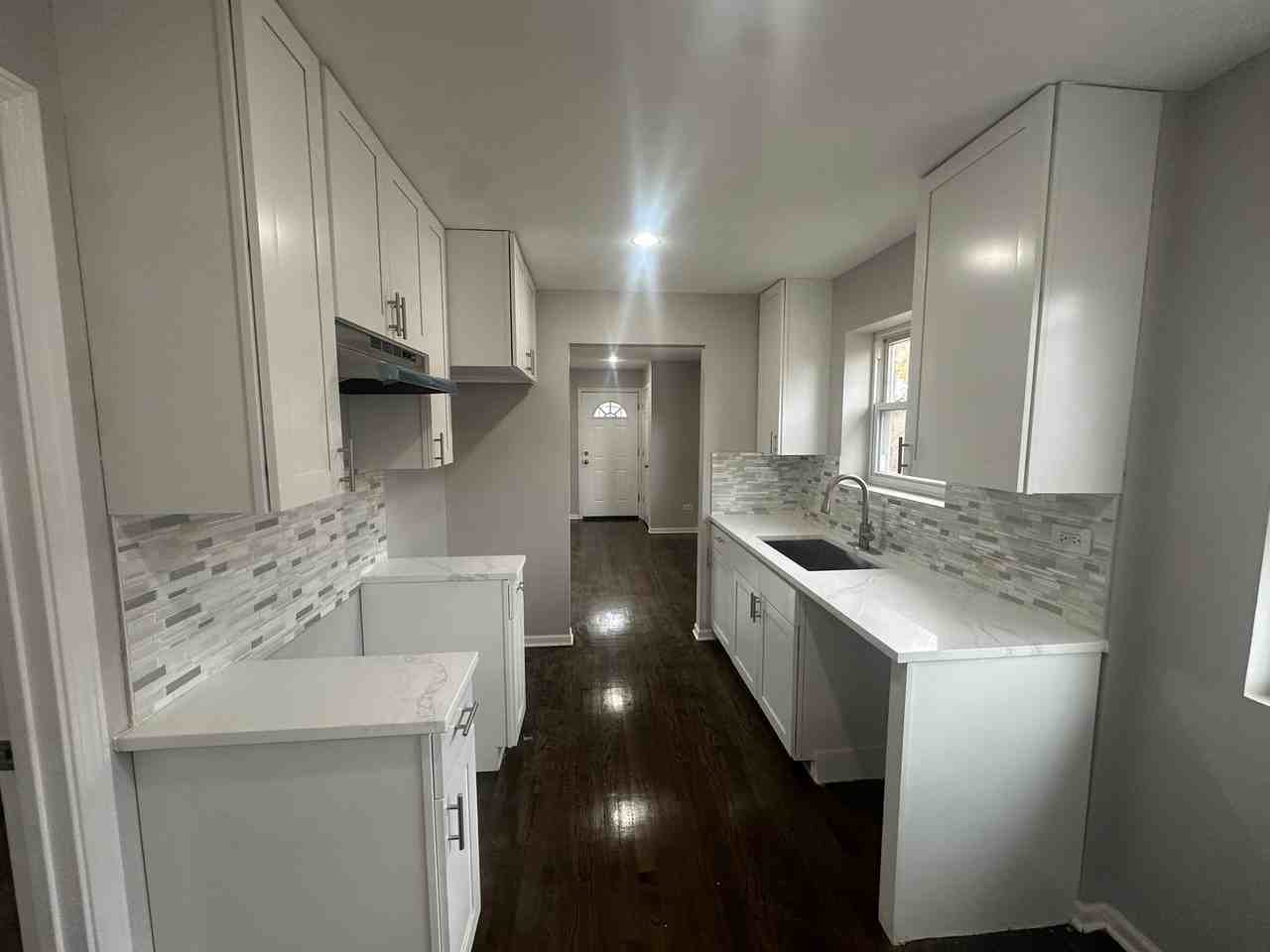 11350 S Aberdeen St - Photo 3 of 12