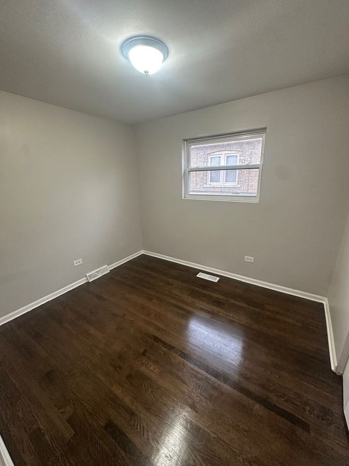 11350 S Aberdeen St - Photo 7 of 12