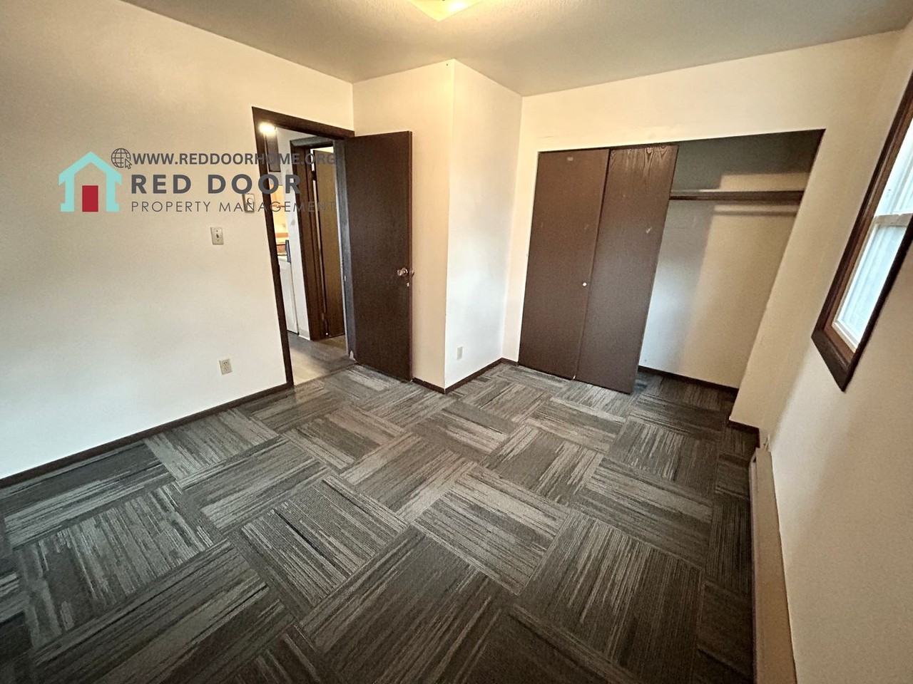 621 Park Drive North - Photo 3 of 12