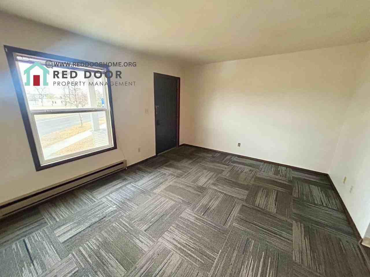 621 Park Drive North - Photo 4 of 12