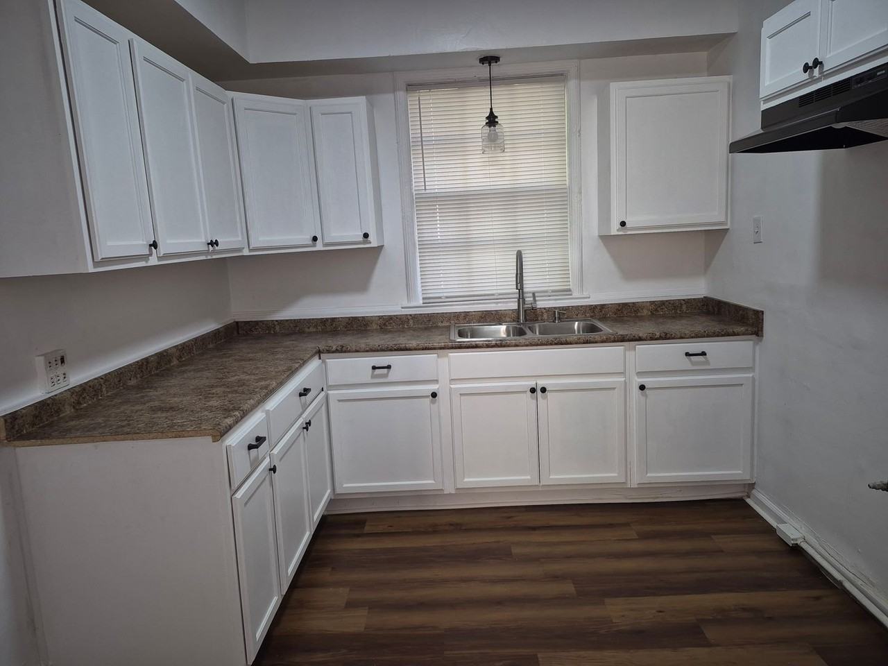 1029 N Barksdale St - Photo 4 of 14