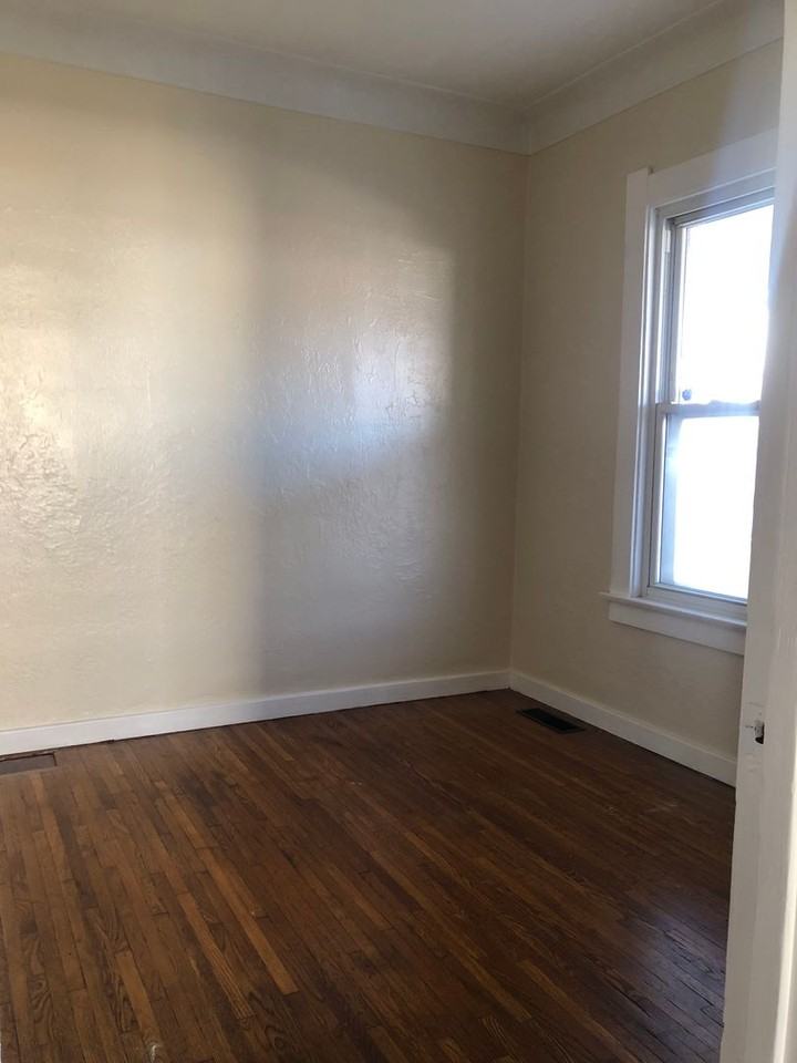 1848 Genesee St - Photo 5 of 15