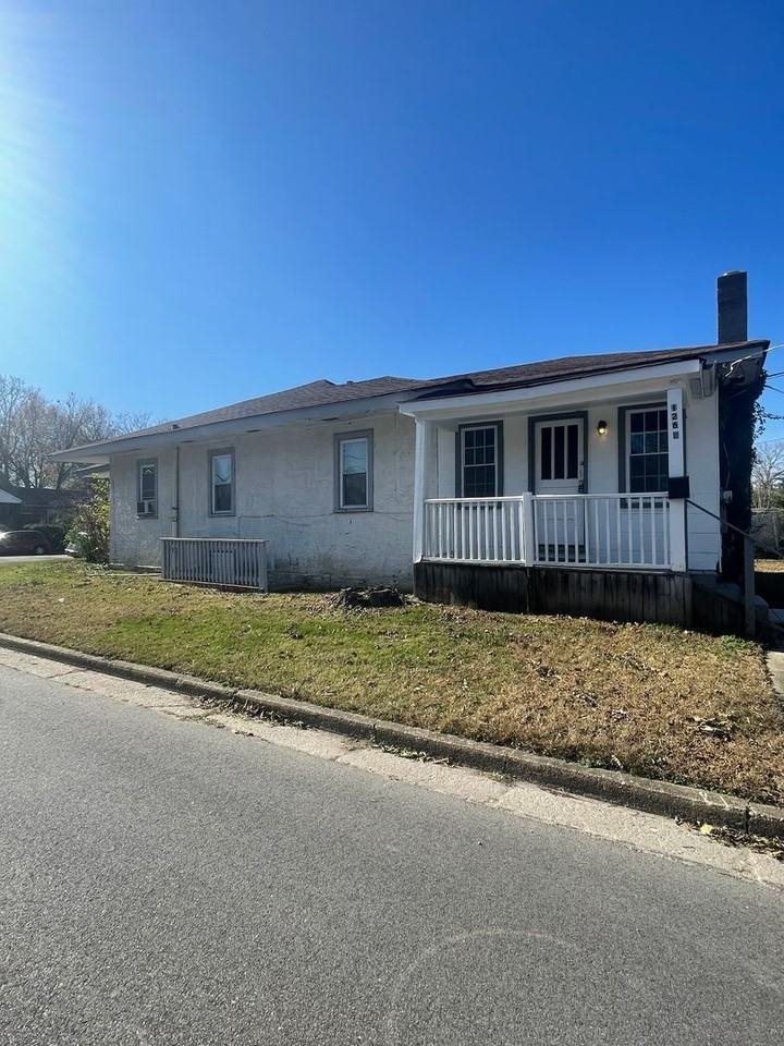 126B Suffolk Ave - Photo 2 of 16