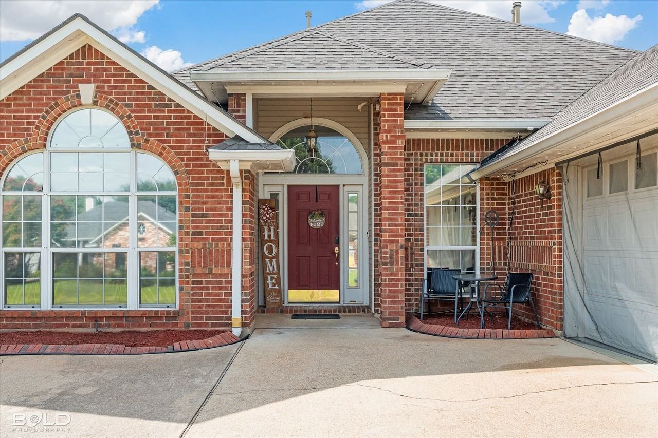 2319 Windsor Court - Photo 2 of 36