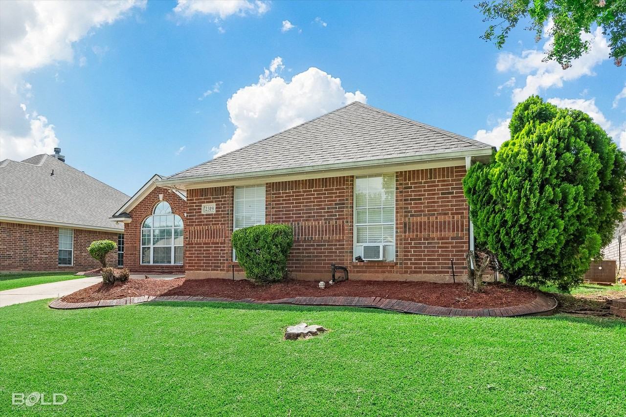 2319 Windsor Court - Photo 7 of 36