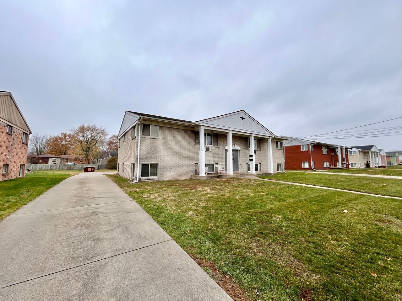 Taft 2939 - Photo 2 of 5