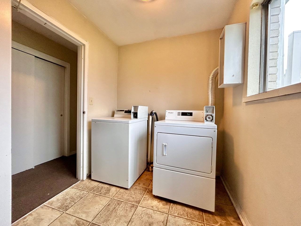 Taft 2939 - Photo 5 of 5