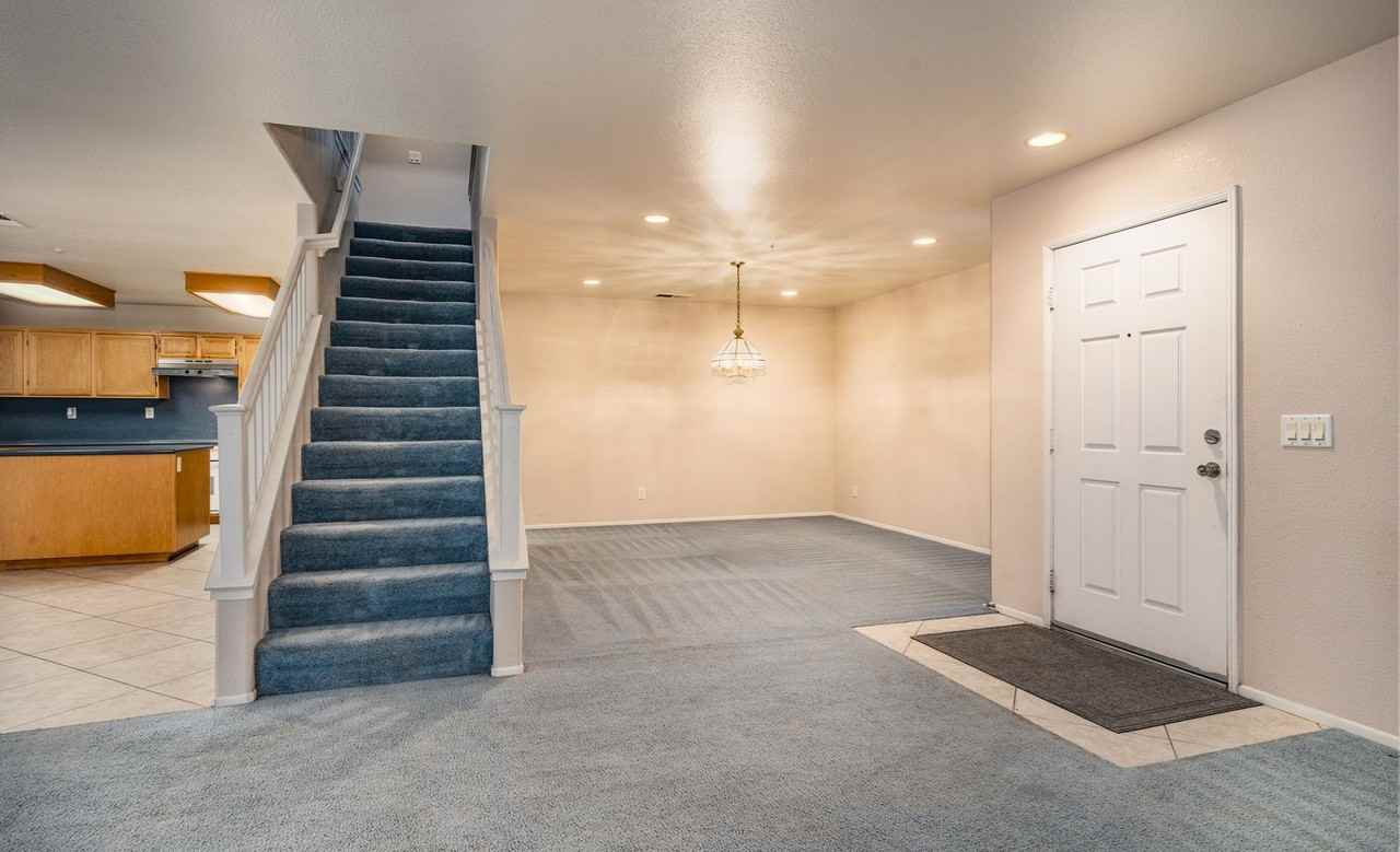 26475 Veronica Ct - Photo 4 of 28