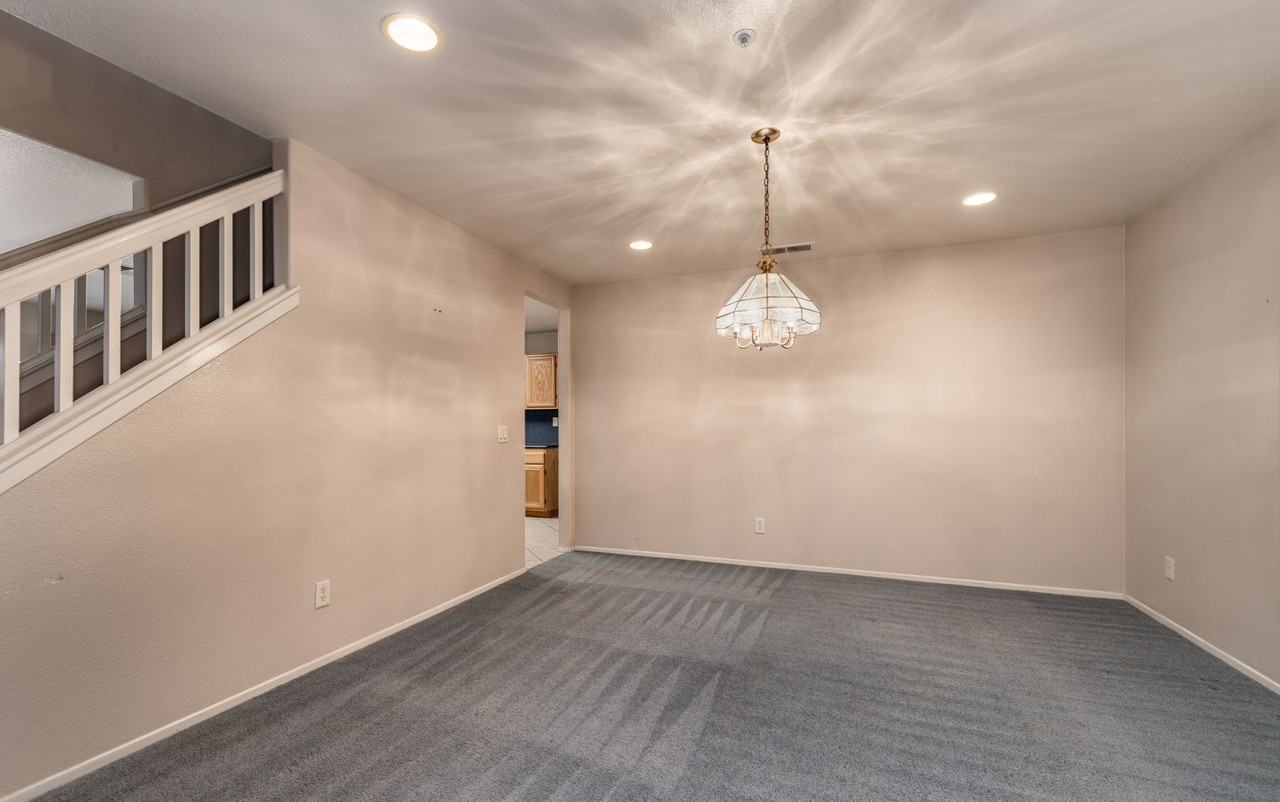 26475 Veronica Ct - Photo 6 of 28