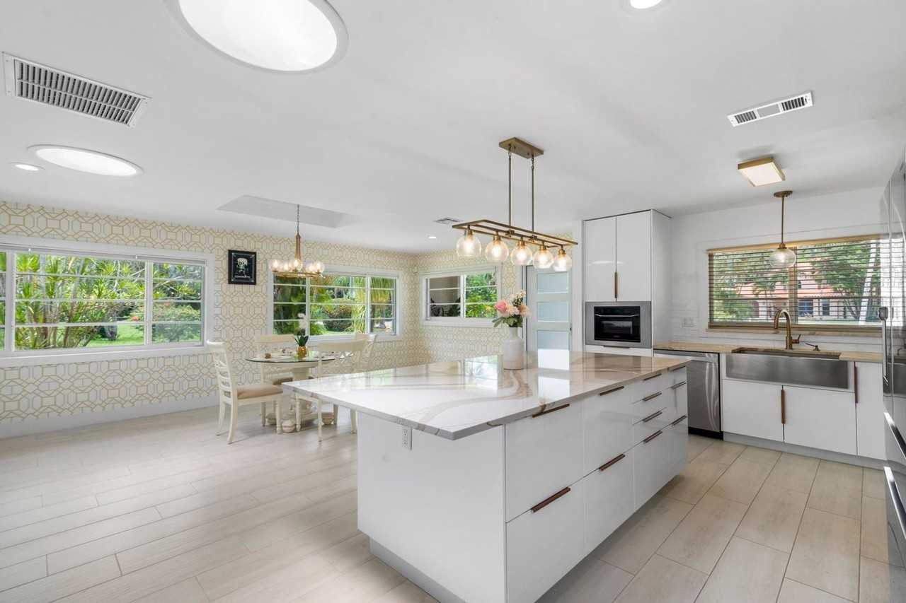 5516 Colbright Rd - Photo 2 of 31