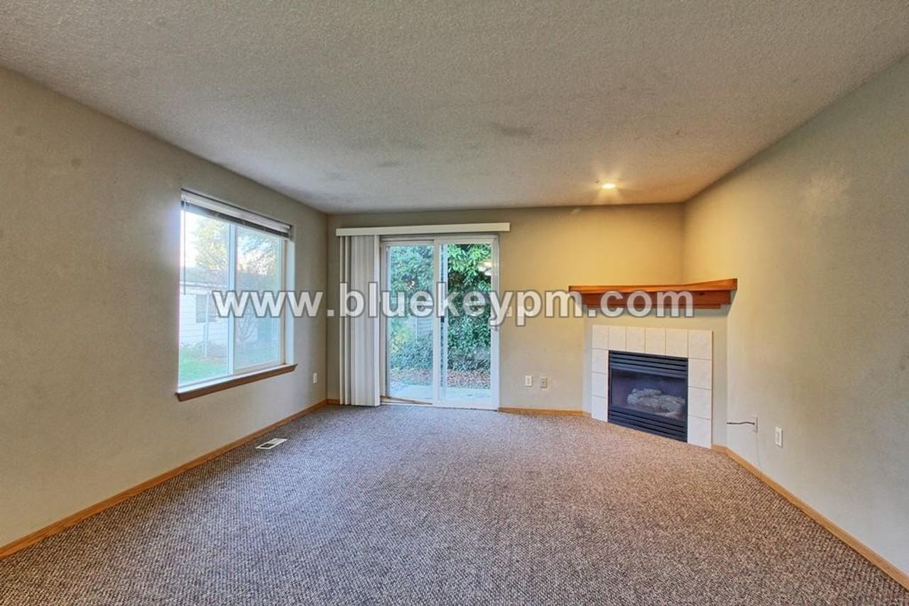 3104 Northeast 54th Street - Photo 4 of 13