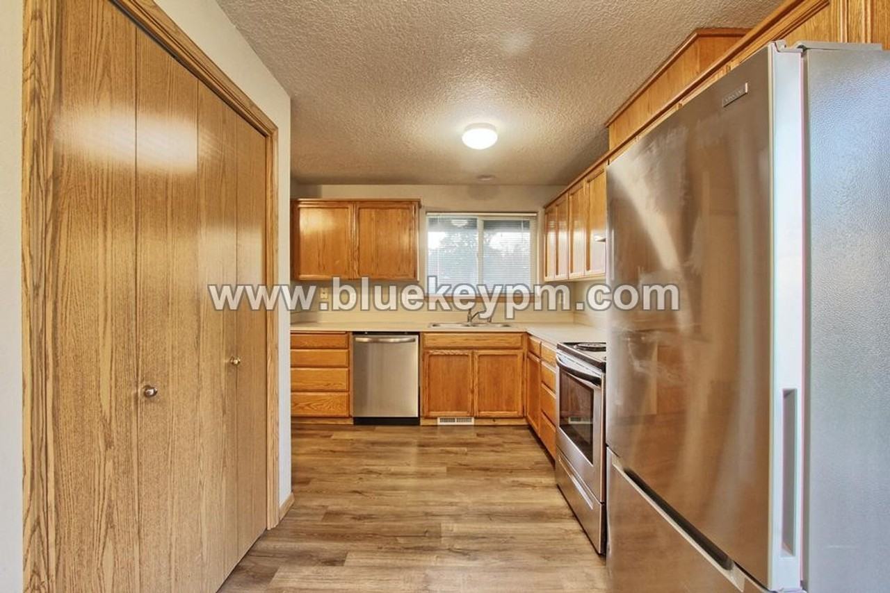 3104 Northeast 54th Street - Photo 6 of 13