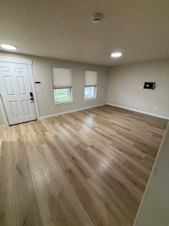 917 S River St - Photo 3 of 21