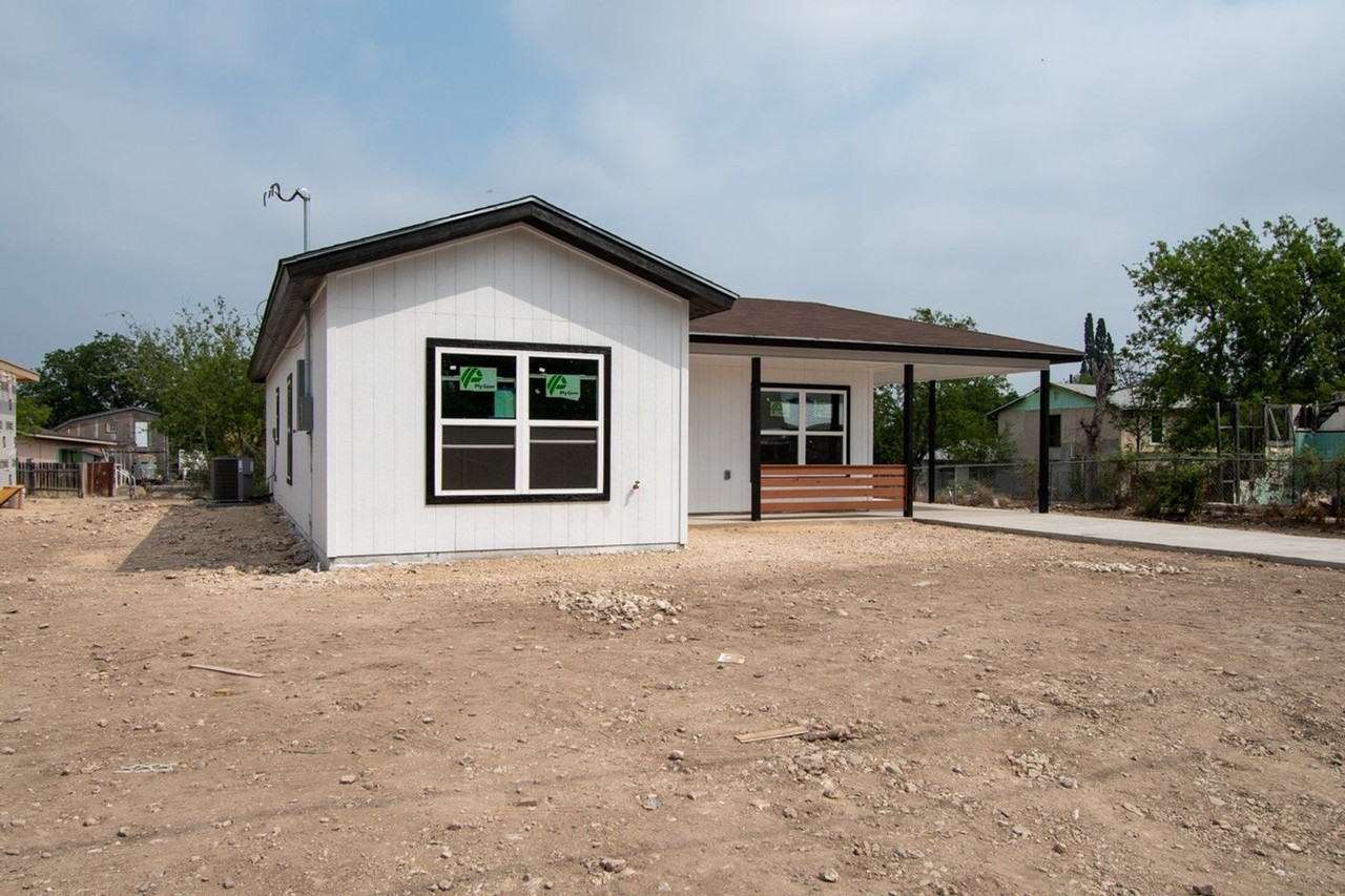 1105 West Martin Street - Photo 3 of 6