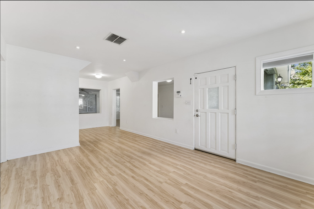 447 Phelps Avenue - Photo 2 of 20