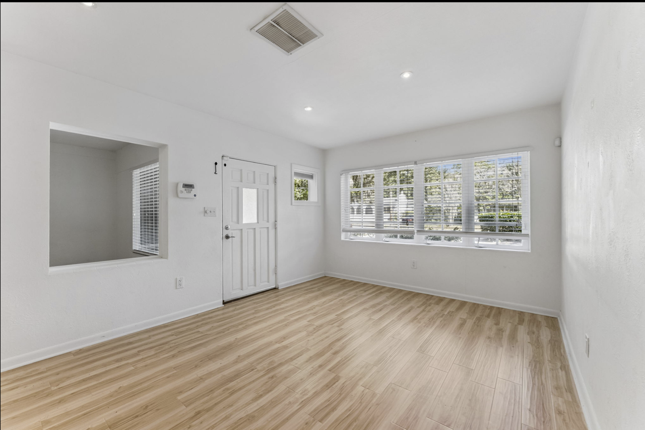 447 Phelps Avenue - Photo 4 of 20