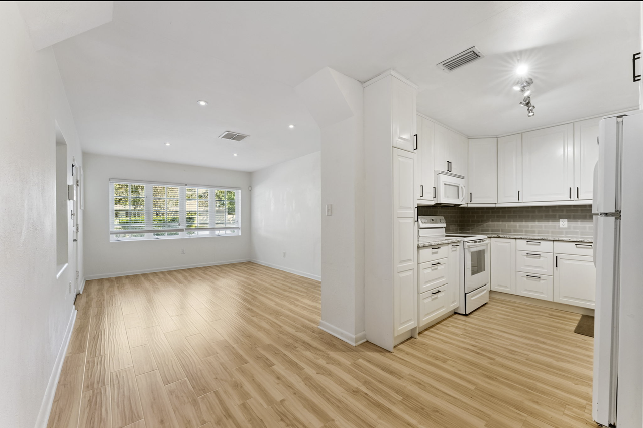 447 Phelps Avenue - Photo 5 of 20