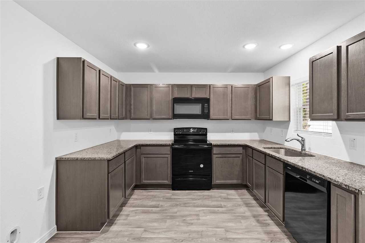 189 Curry St - Photo 2 of 19