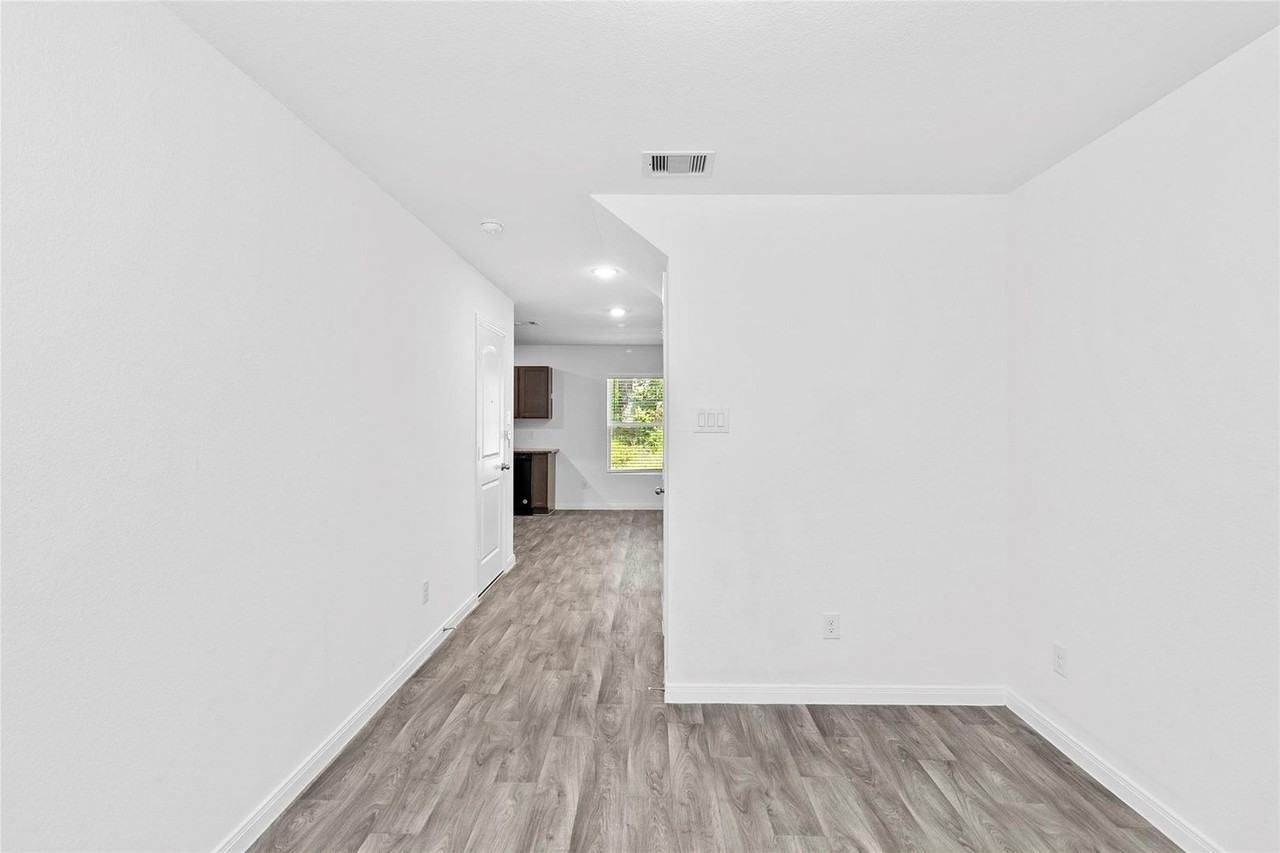 189 Curry St - Photo 4 of 19