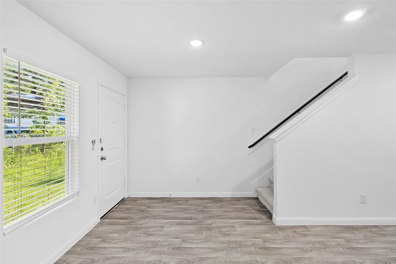 189 Curry St - Photo 6 of 19