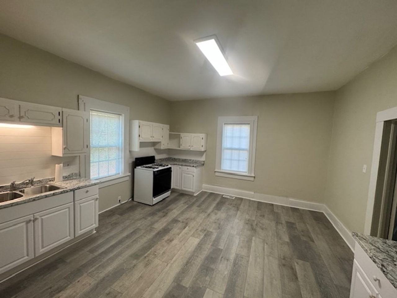 6 Barry Ave - Photo 4 of 7