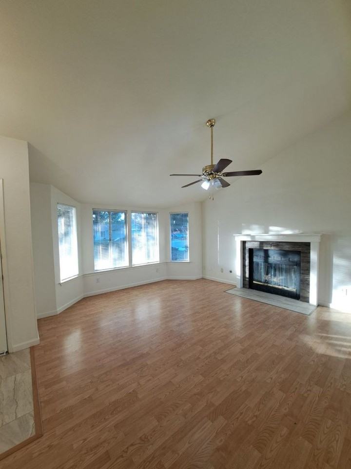 3782 N Cleo Ave - Photo 3 of 20