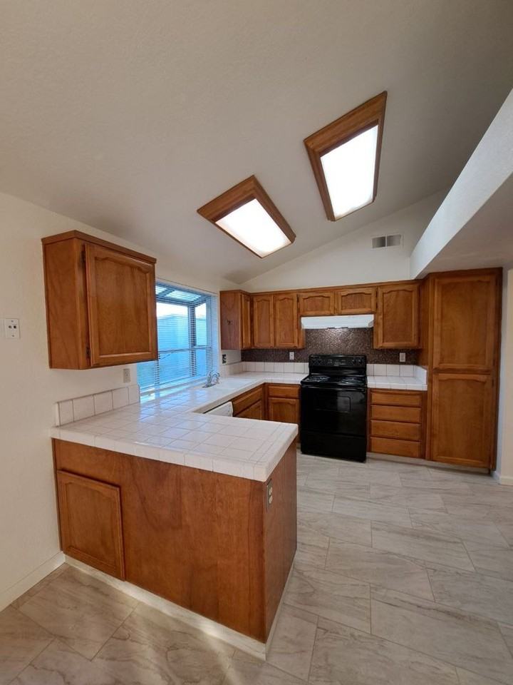 3782 N Cleo Ave - Photo 5 of 20