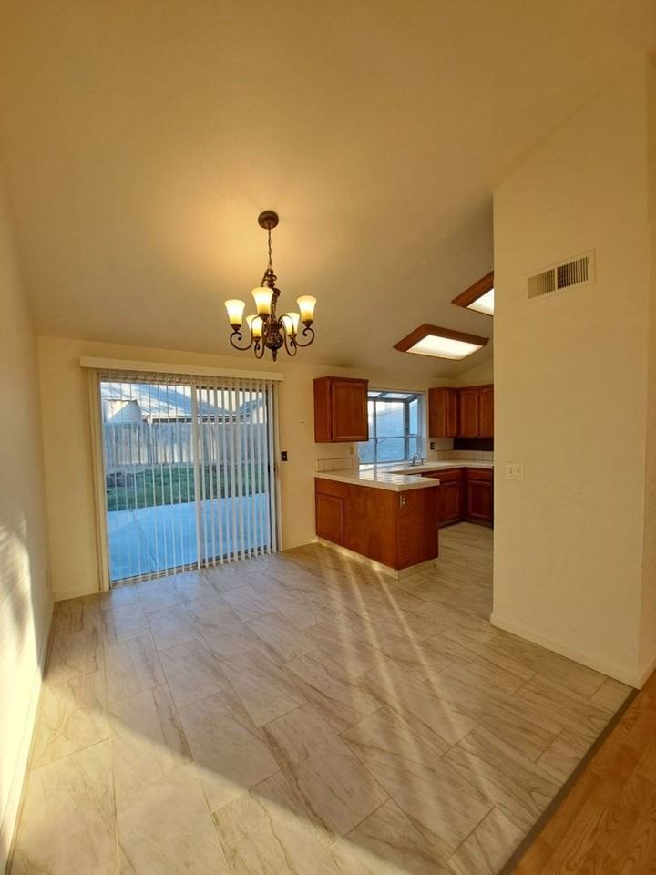 3782 N Cleo Ave - Photo 7 of 20