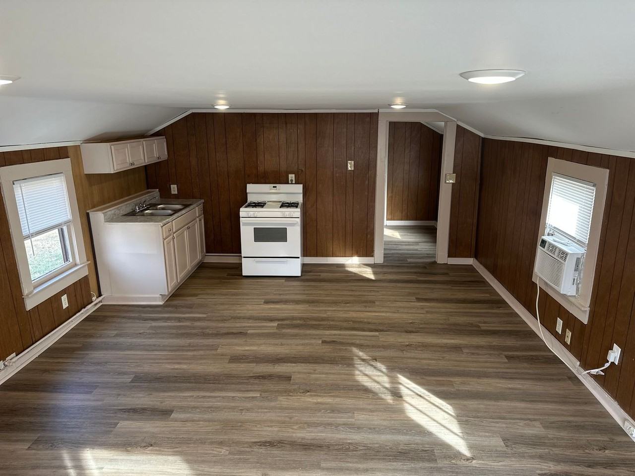 1102 Walnut Ave - Photo 2 of 11