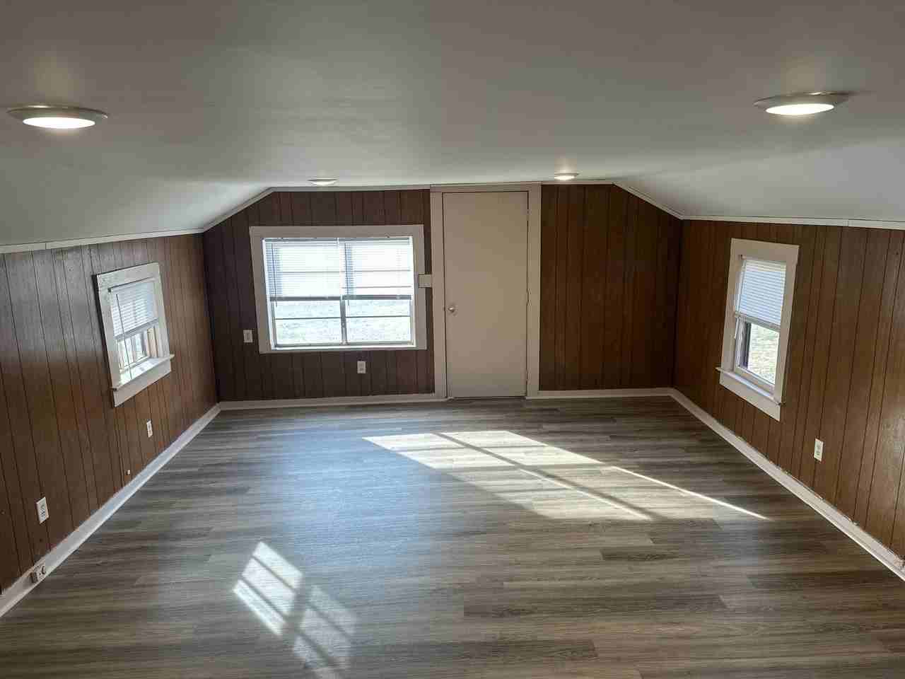 1102 Walnut Ave - Photo 3 of 11