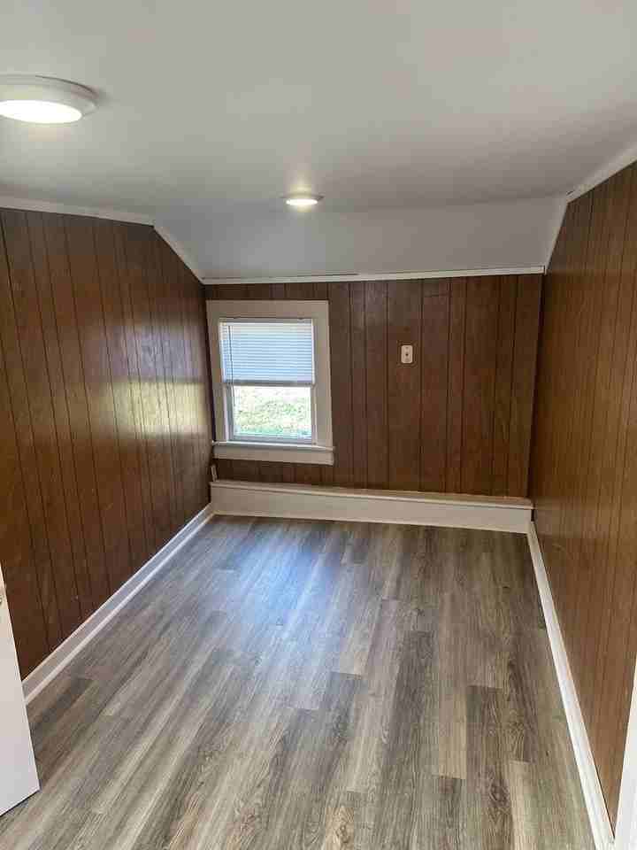 1102 Walnut Ave - Photo 5 of 11