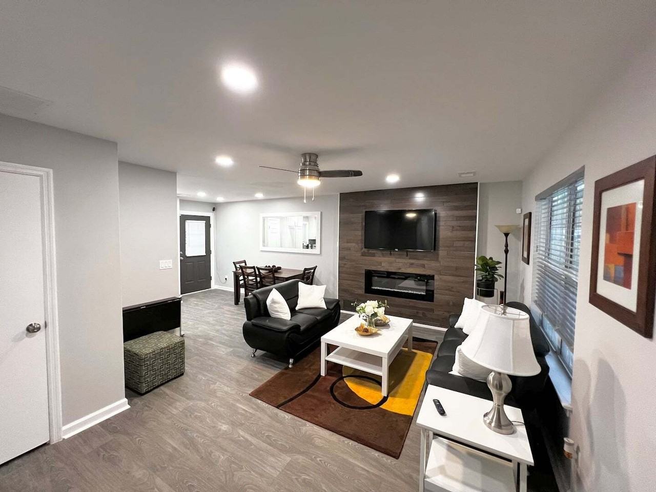 5569 Pine Gate Dr - Photo 3 of 25