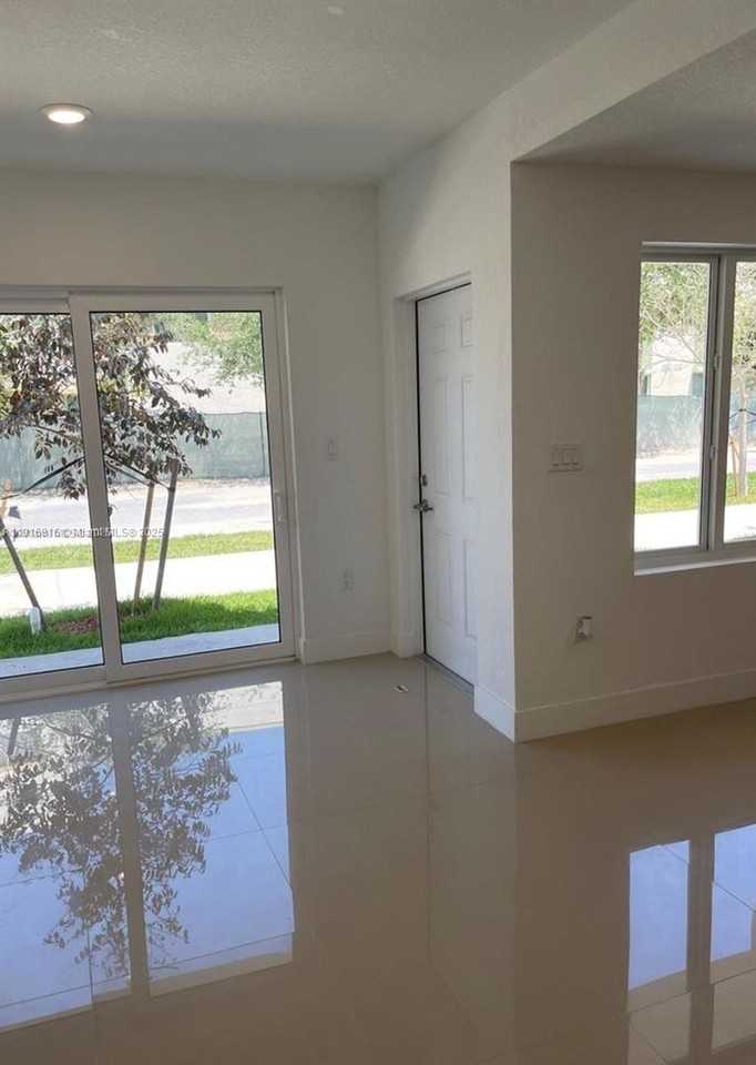 25842 Sw 144th Ave - Photo 3 of 16