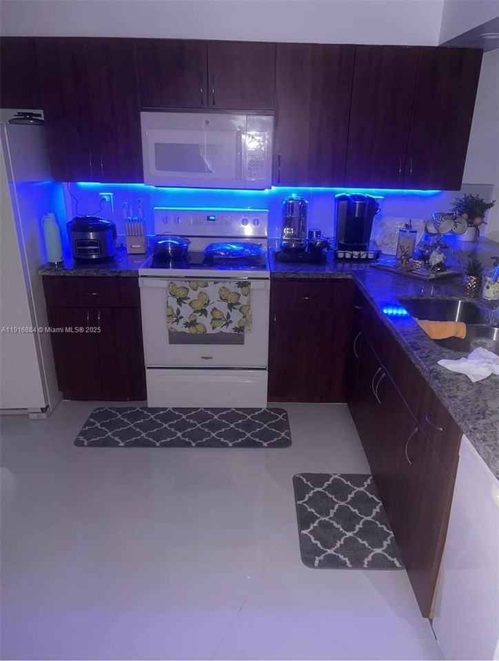 13198 Southwest 10th Terrace Drive - Photo 2 of 19